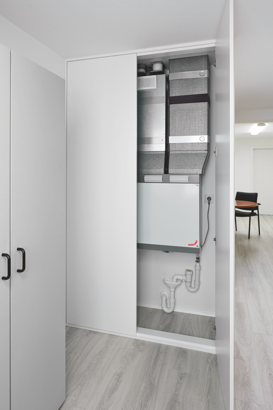 Reference Zehnder ComfoAir 180 Comfortable indoor ventilation Front view