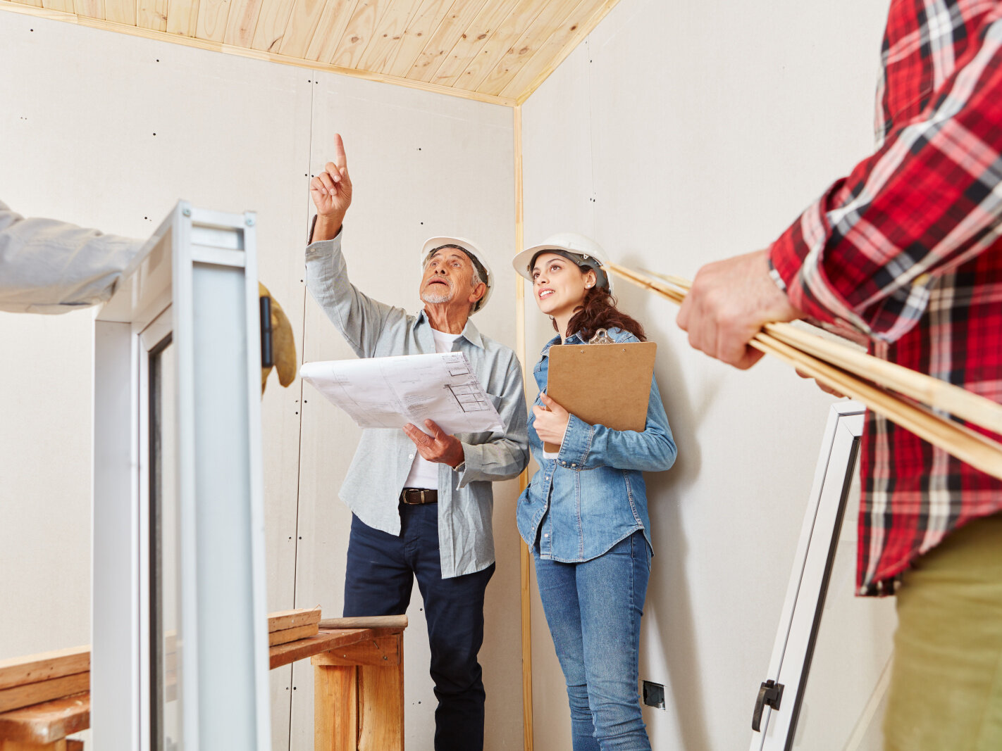 Checkliste für eine durchdachte Planung von Renovierungsarbeiten Durchsicht der Renovierungs-Checkliste und der Baupläne gemeinsam mit Experten vor Ort