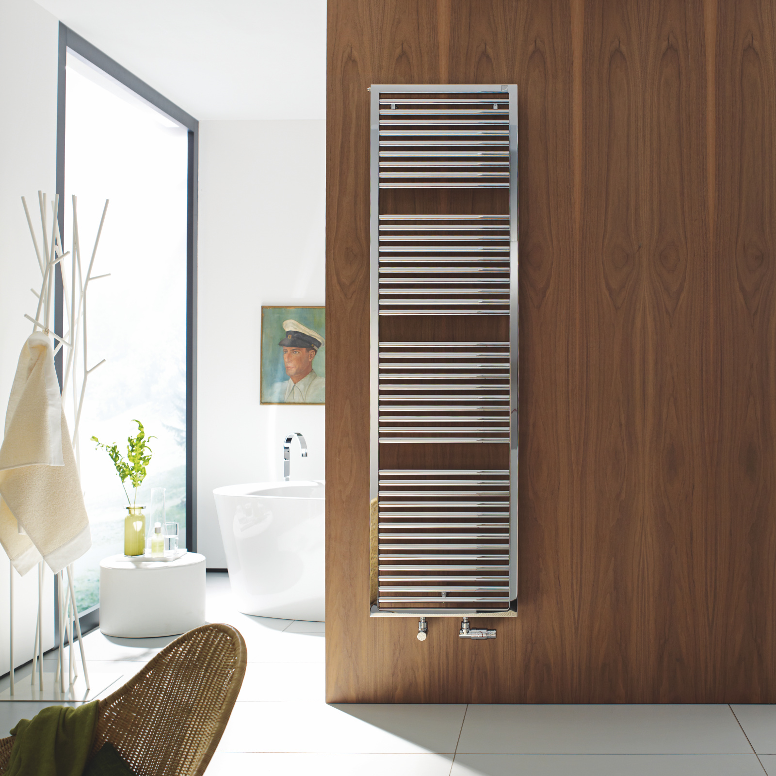 Zehnder_RAD_Universal-HY_1800_chrome_bath3_spa_2_print+web Rendering Zehnder Universal Decorative radiator Front view