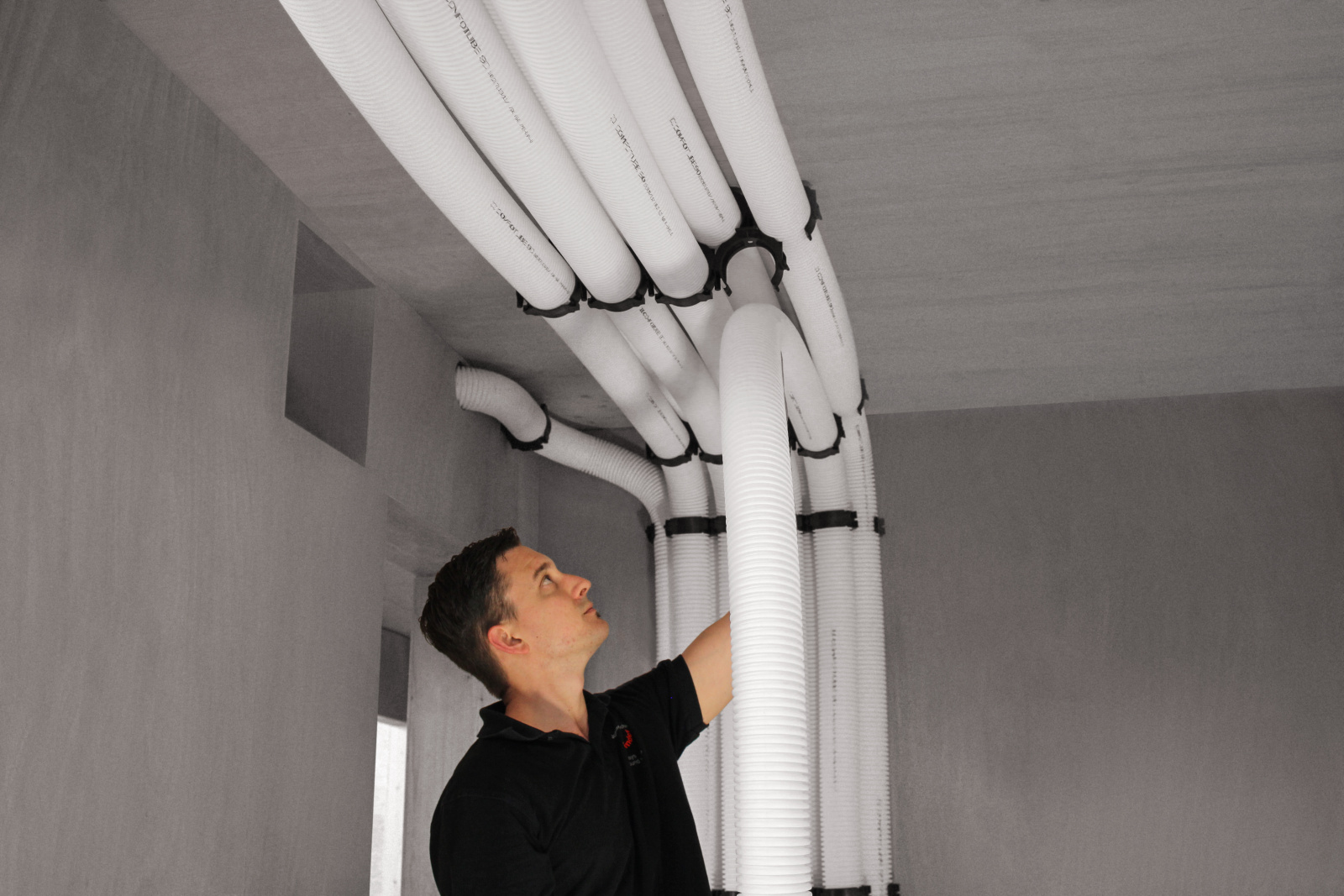 Zehnder_CSY_Accessory_ComfoFix_Link_tube_holder_Ceiling_installer Photograph Zehnder ComfoFix Link CT Comfortable indoor ventilation Bottom view