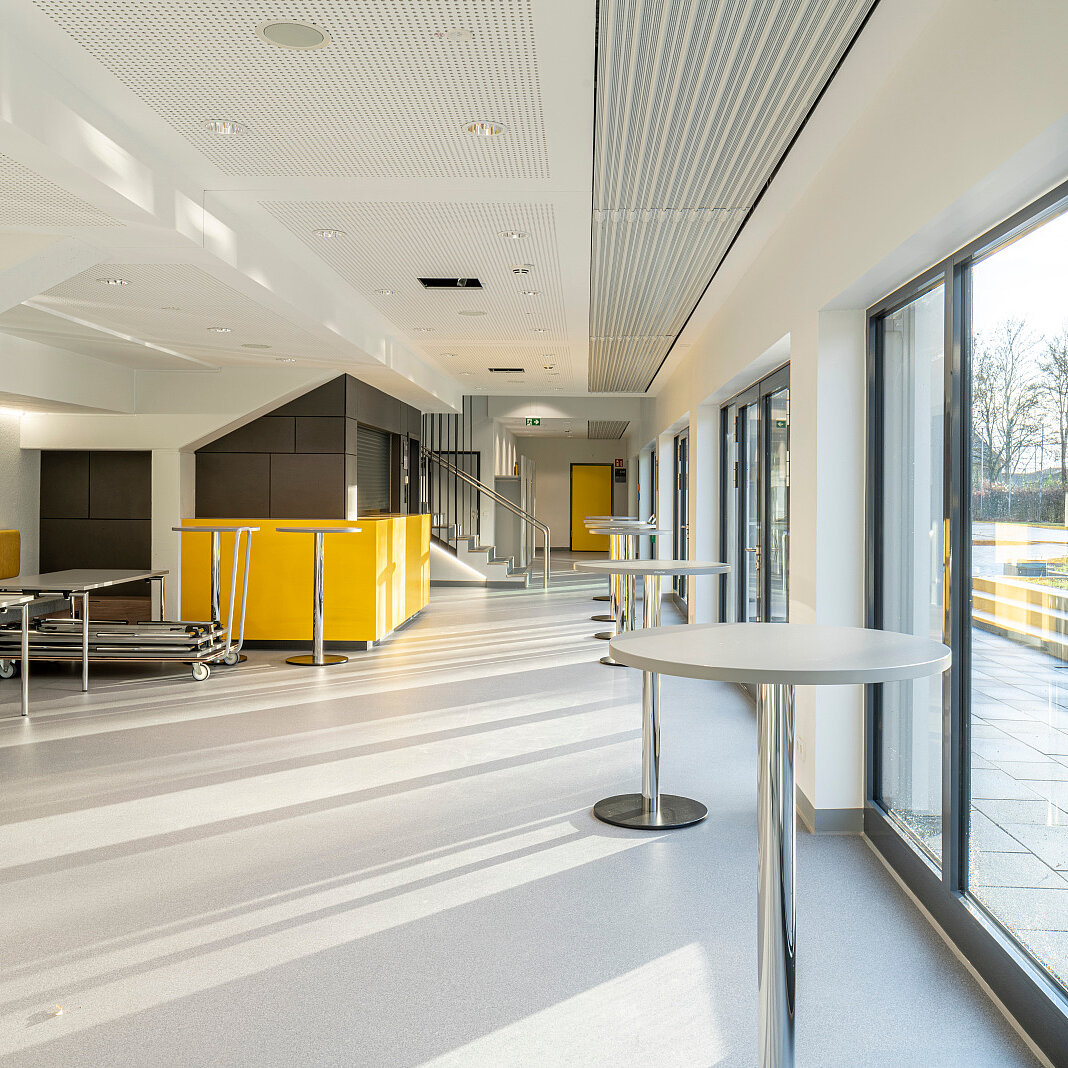 Zehnder_RHC_CP_Referenz_ZFP_Riedhalle_Steinheim_3 Zehnder ZFP, RHC, CP, Ceiling Panel, Zehnder, Reference, sports hall, foyer, Riedhalle, Steinheim an der Murr