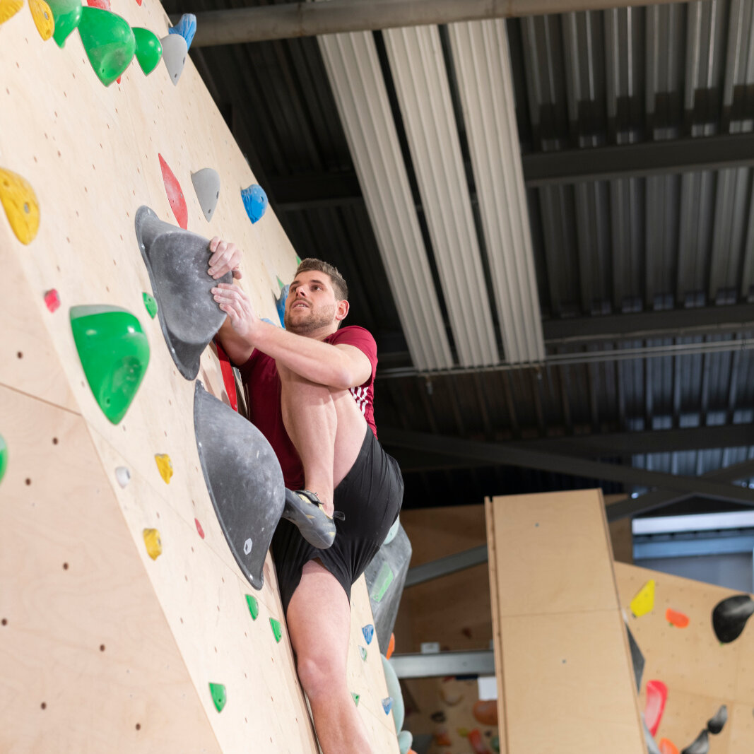 Zehnder_RHC_CP-ZIP-people-climbing-bouldering hall-7