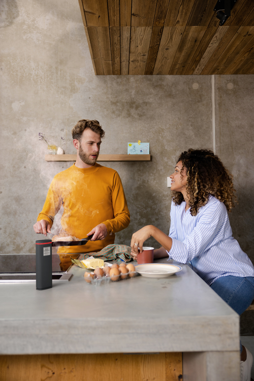 Zehnder_CSY_Airdentifier_Milieu_Kitchen_Cooking Zehnder, Airdentifier, Cardea, CO2, Milieu, people, modern,