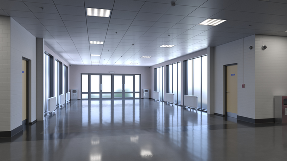 Zehnder_RAD_01_2016_STF_3060-10-V007_White_9016_C01_1k_School.tif Key Visual Zehnder Charleston Decorative radiator Angled view