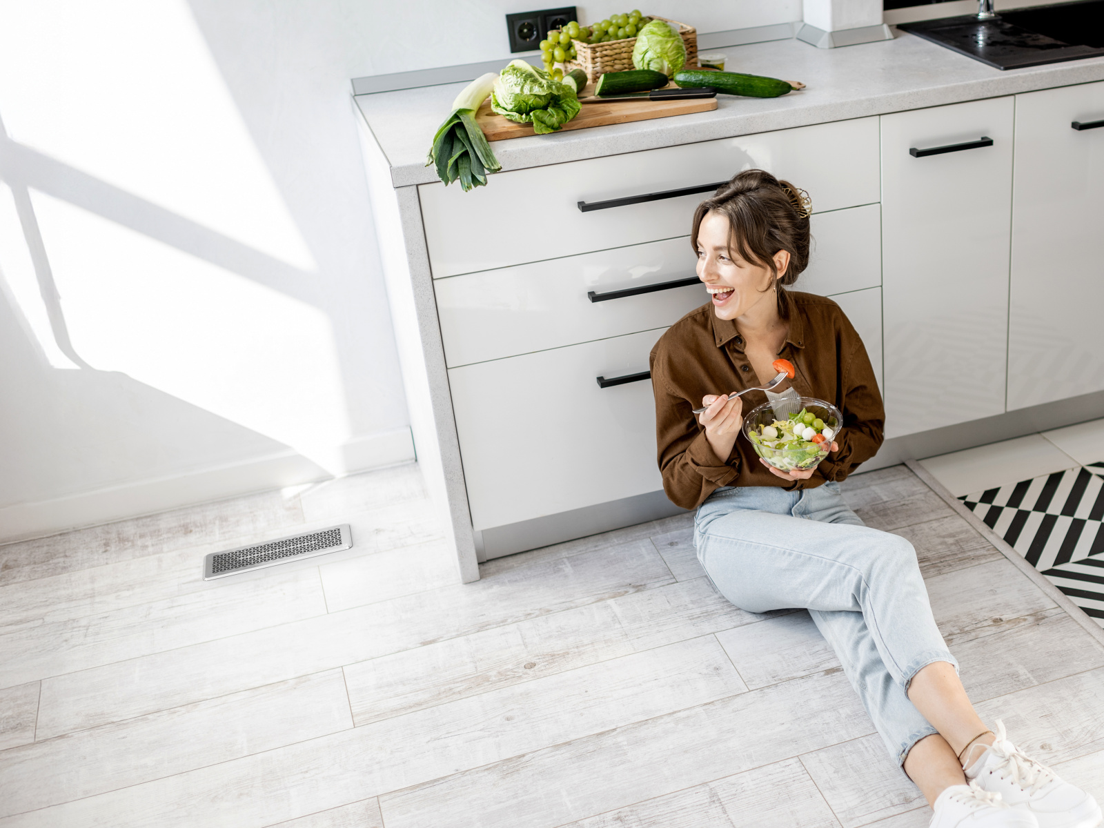 Stock Content ComfoGrid CLF Comfortable indoor ventilation Angled view