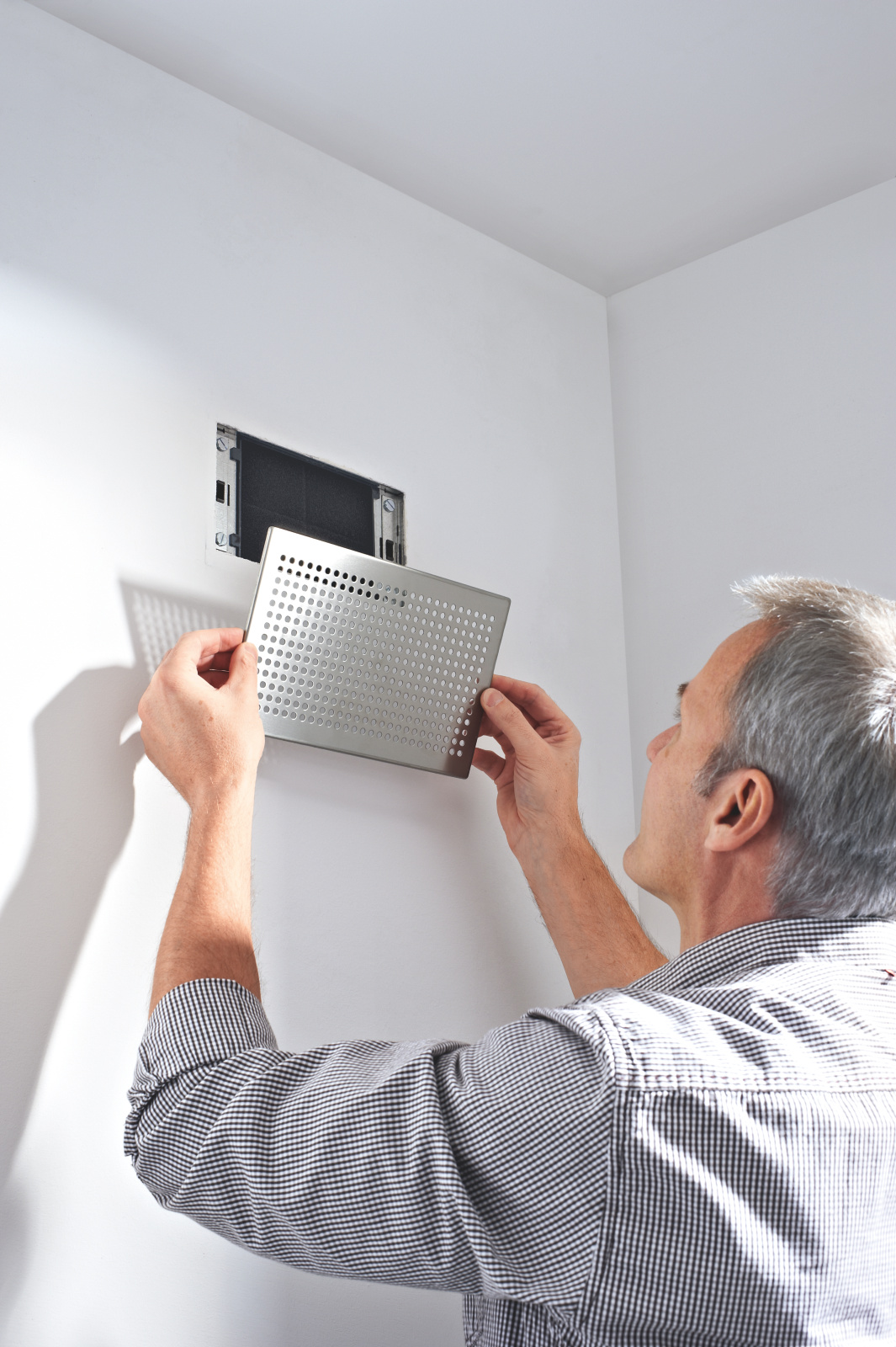 Photograph Zehnder ComfoGrid CLD Comfortable indoor ventilation Front view