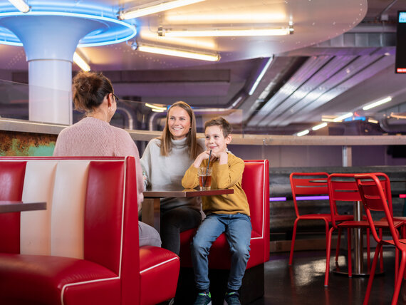 Zehnder_RHC_CP-ZIP_Referenz_reference-restaurant-family-go-kart-3 Zehnder ZFP, RHC, CP, Ceiling Panel, Zehnder, Reference