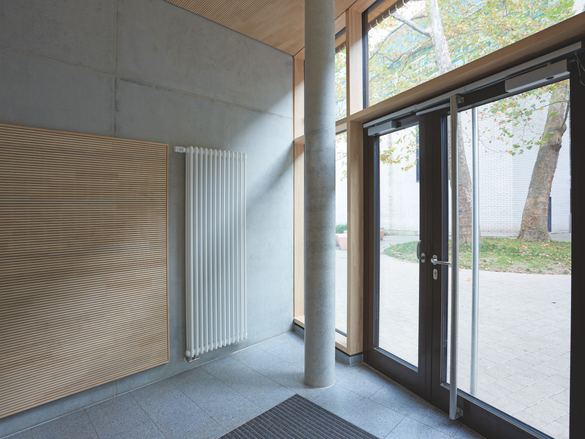 Reference Zehnder Charleston Decorative radiator Front view