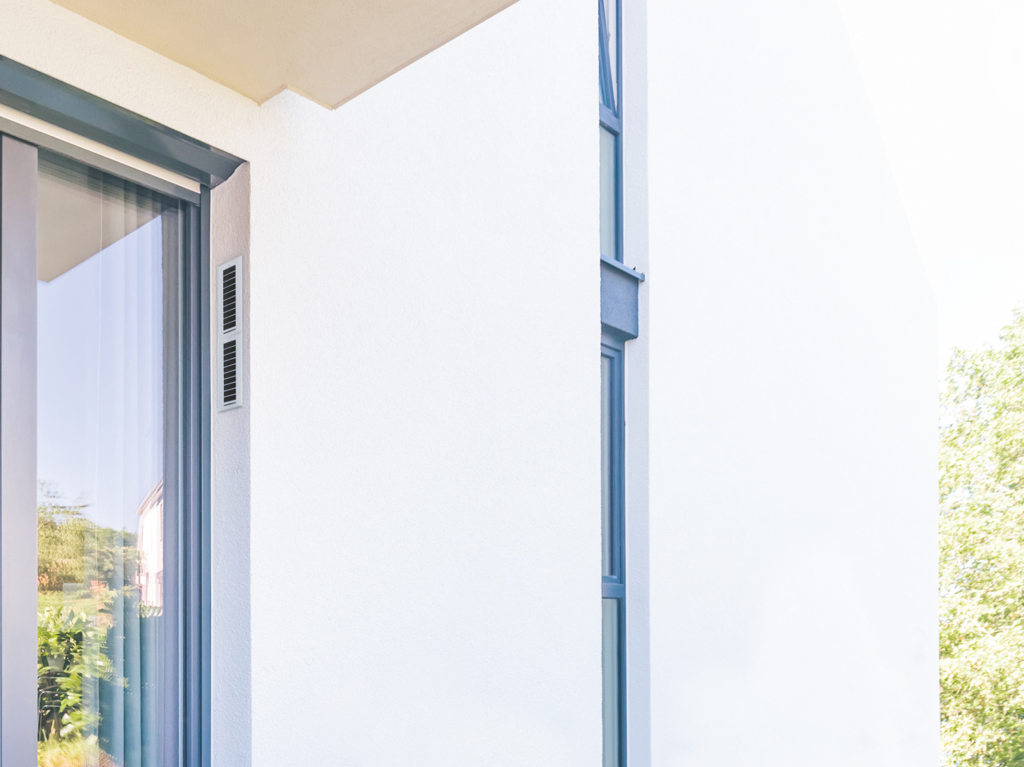 Photograph Zehnder ComfoAir 70 Comfortable indoor ventilation Side view