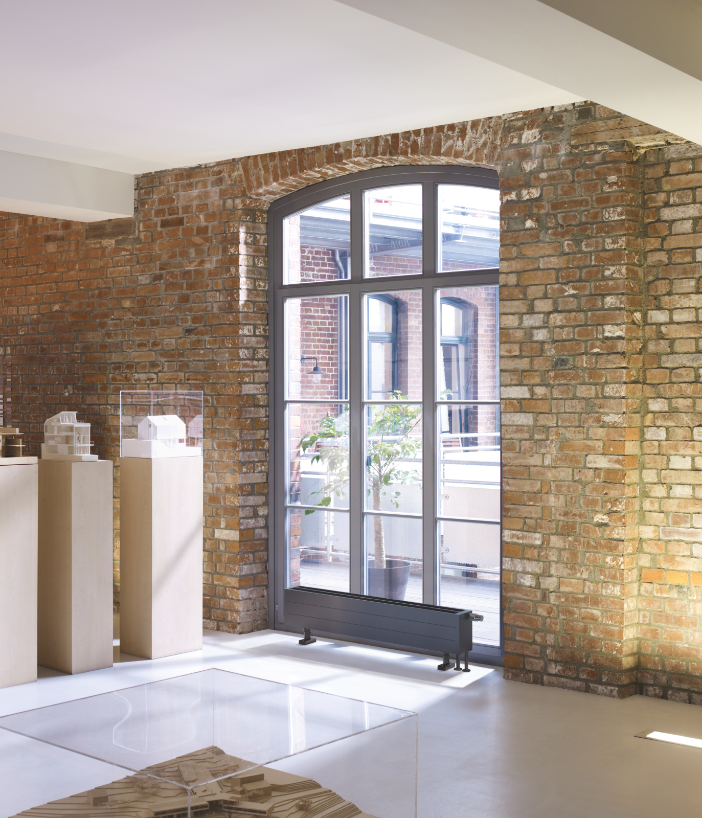 Zehnder_RAD_Radiavector-HY_model 3 ZRV323-1300 V014, RAL 7024 Rendering Radiavector Bench Decorative radiator Side view