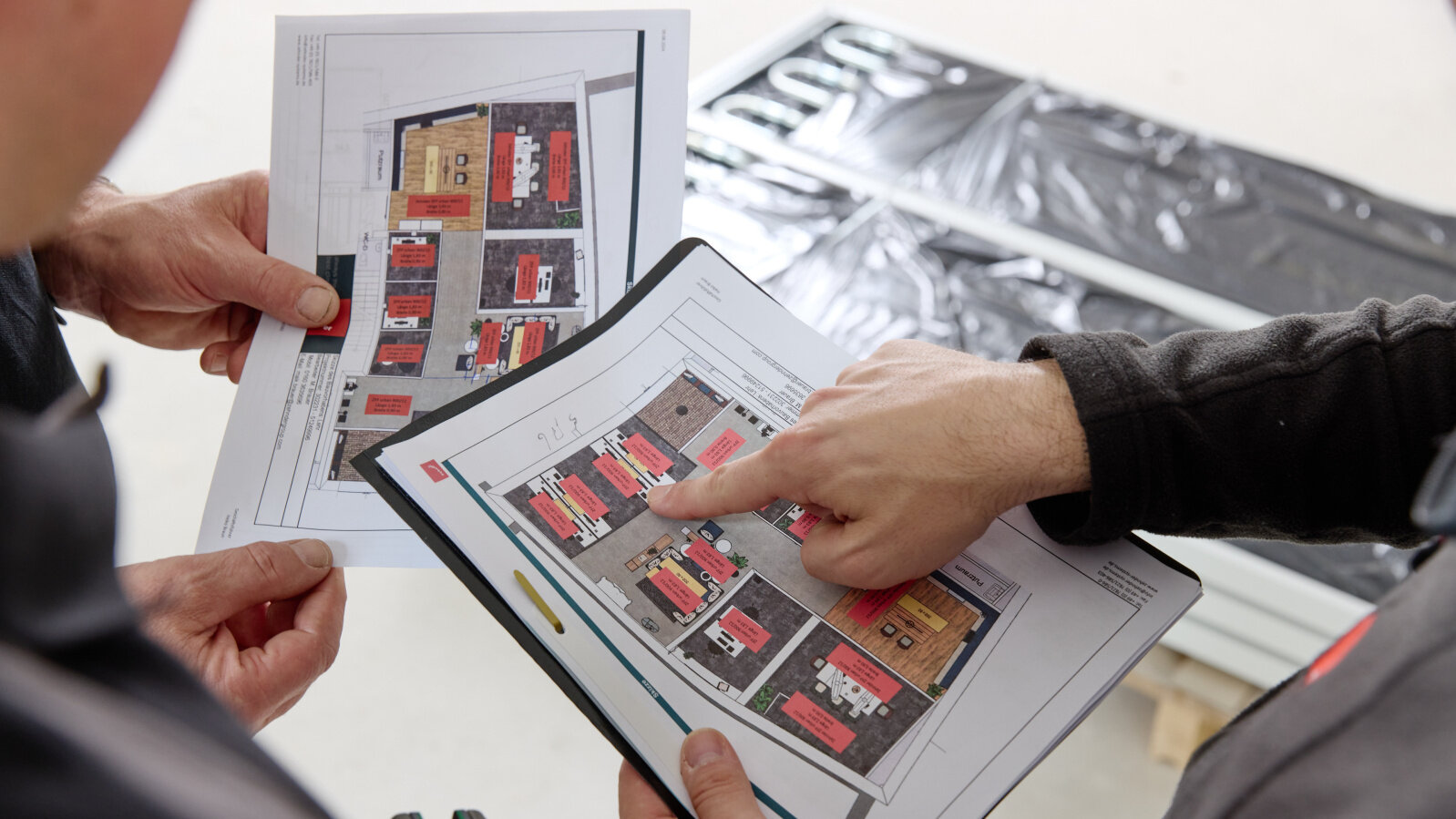 Diskussion zur Planung von Deckenstrahlplatten in einem Projekt