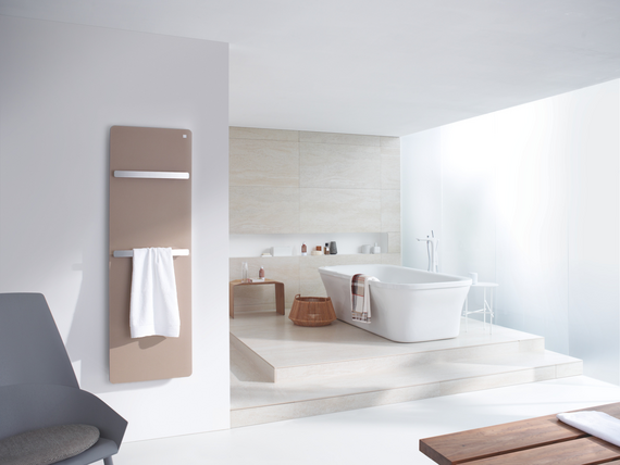 Zehnder_RAD_Vitalo-Bar_beige_towel white Rendering Zehnder Vitalo Bar Decorative radiator Front view