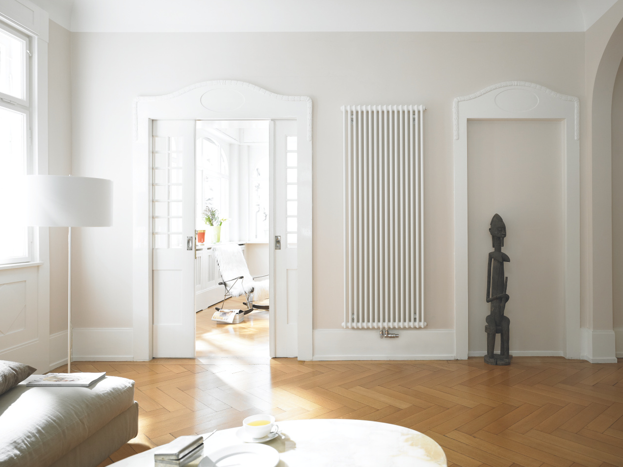 Stock Content Zehnder Charleston Decorative radiator Front view