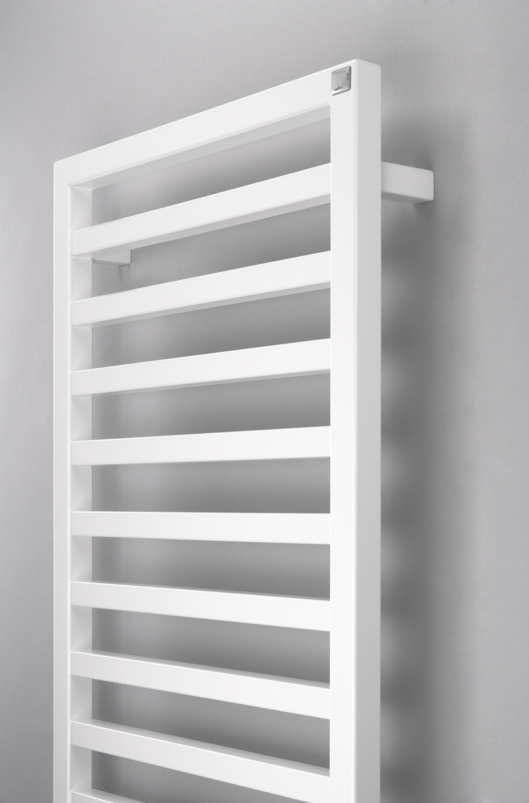 Cut-Out Zehnder Quaro - MX Decorative radiator Side view