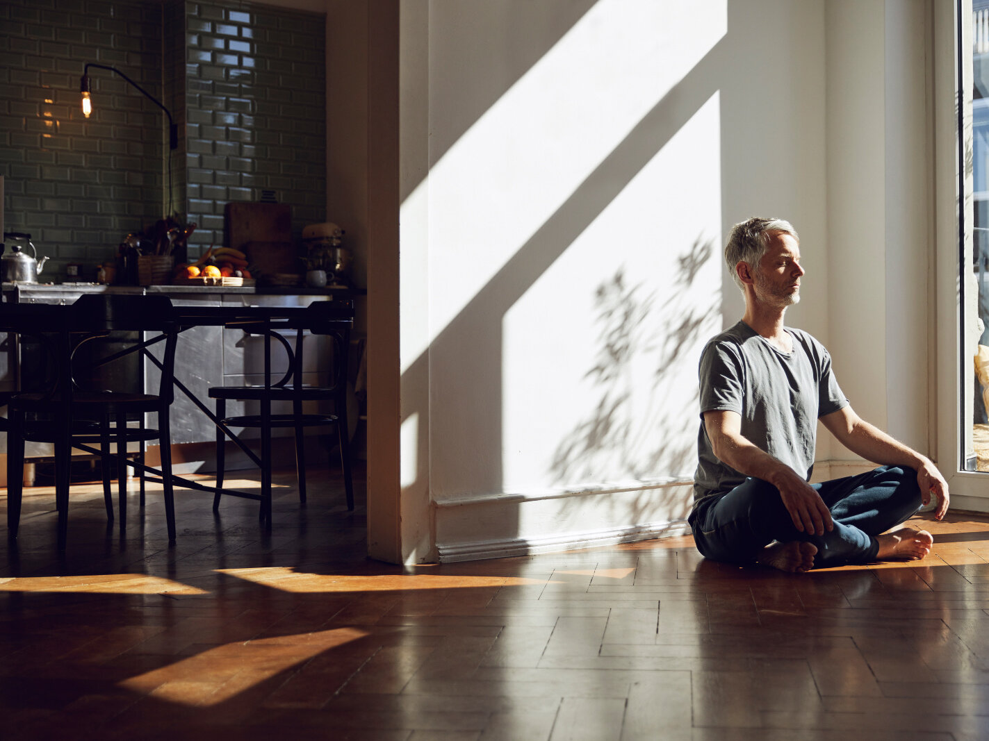 Germany, NRW, Cologne, old building flat, man meditates at home, stay at home
