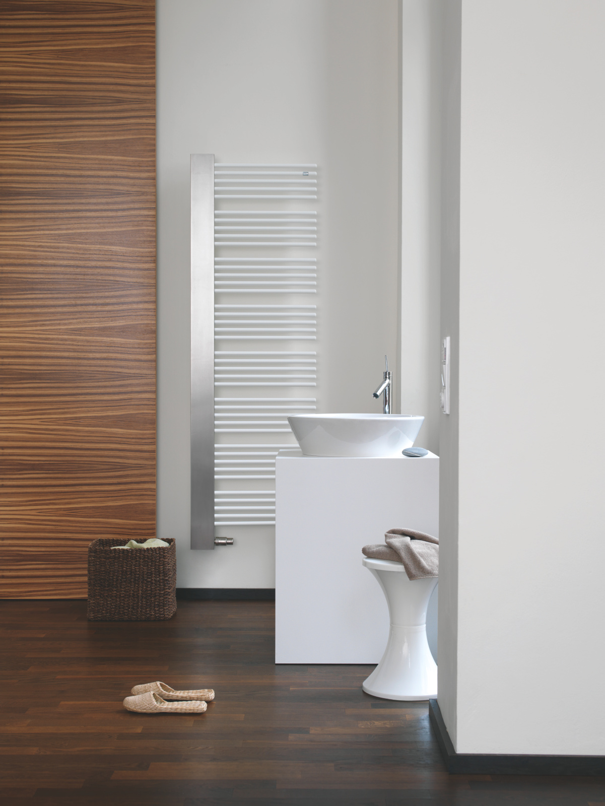 Rendering Zehnder Yucca Cover Decorative radiator Front view