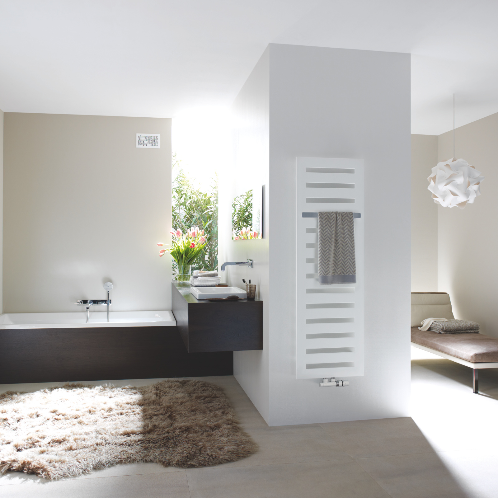 Rendering Zehnder Metropolitan Bar Decorative radiator Angled view
