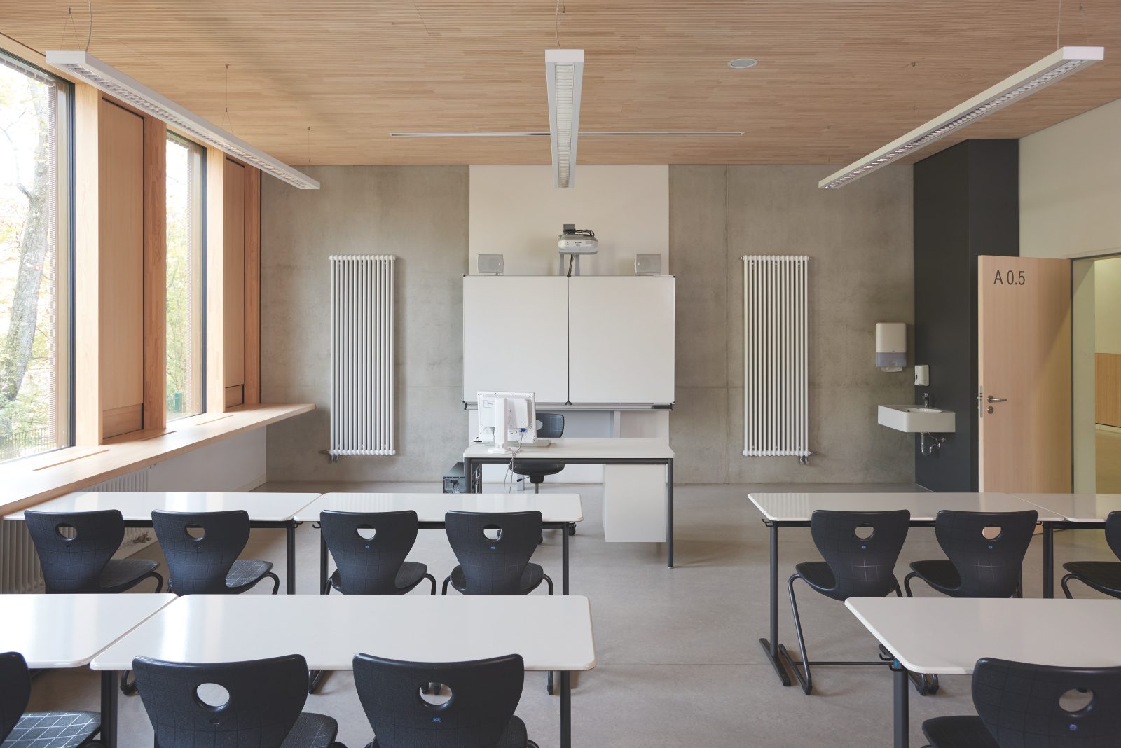 Reference Zehnder Charleston Decorative radiator Front view