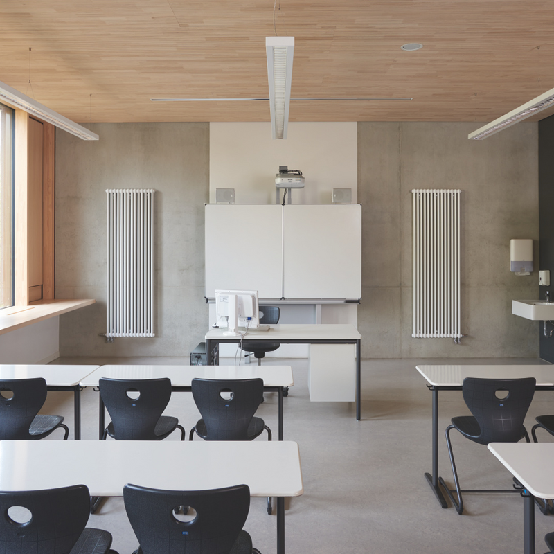 Reference Zehnder Charleston Decorative radiator Front view