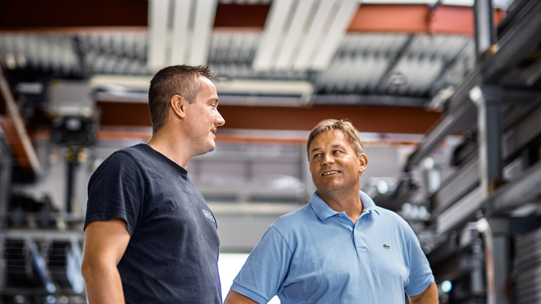  Beratung zu Heizsystemen wie Deckenstrahlplatten in Industriehallen