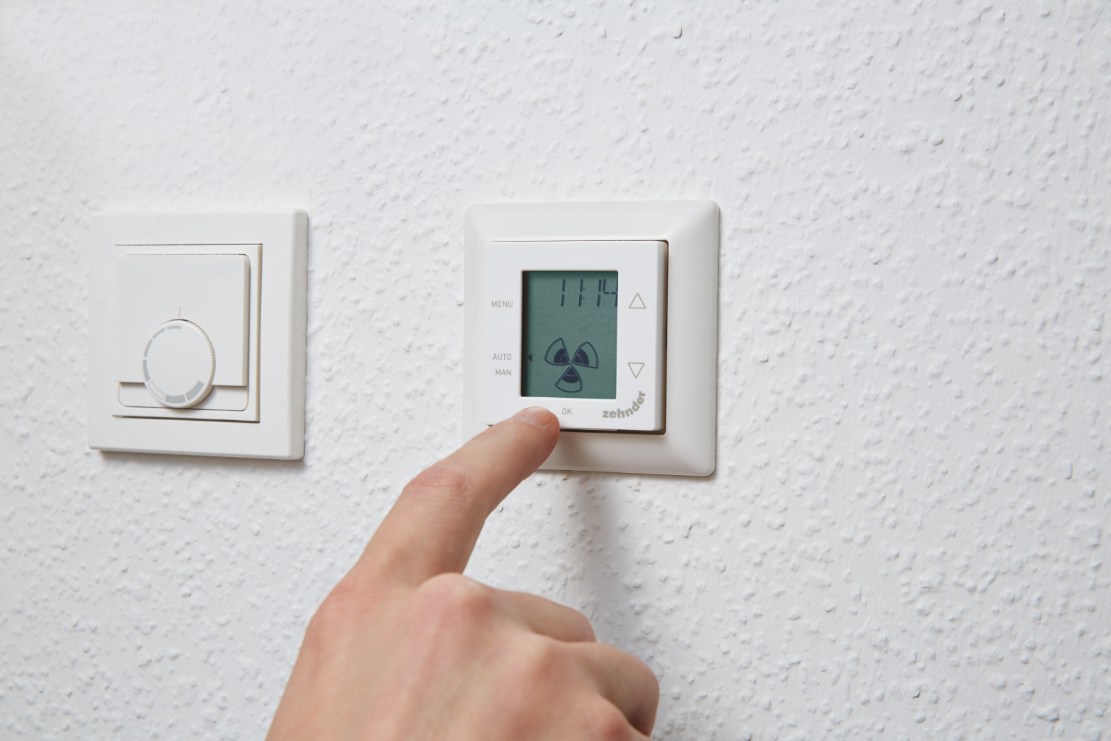 Focus Zehnder ComfoSense Comfortable indoor ventilation Side view